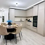 Luxury Near Waterfront!