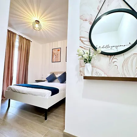 Luxury Near Waterfront! グジラ