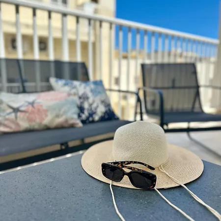 Luxury Near Waterfront!