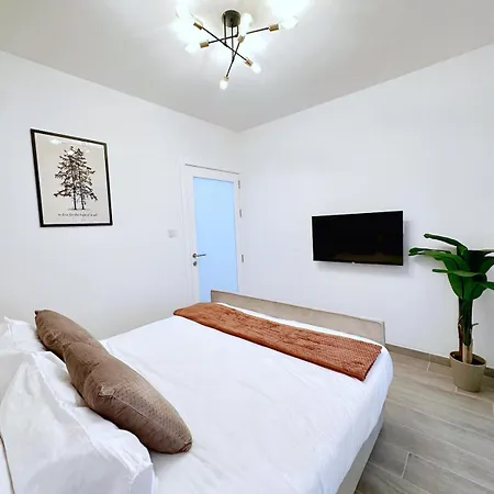 Luxury Near Waterfront! アパート *